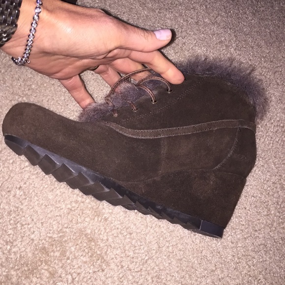 Chocolate brown faux fur trim booties size 8 - Picture 5 of 5